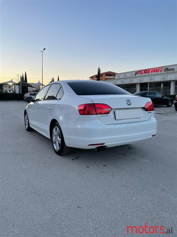 2012' Volkswagen Jetta photo #5