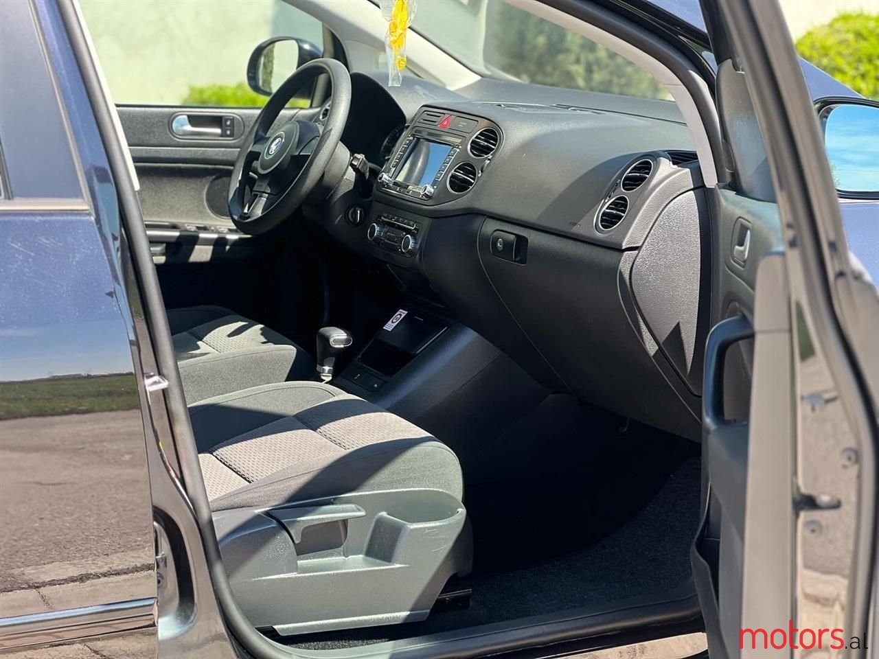 2011' Volkswagen Golf Plus photo #3