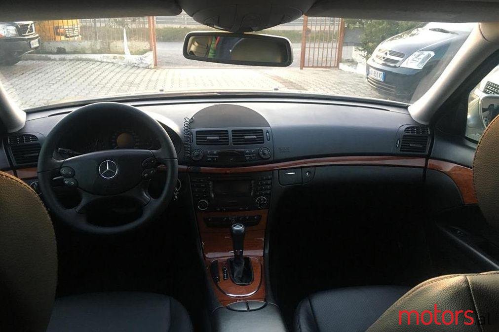 2009' Mercedes-Benz E 220 photo #1