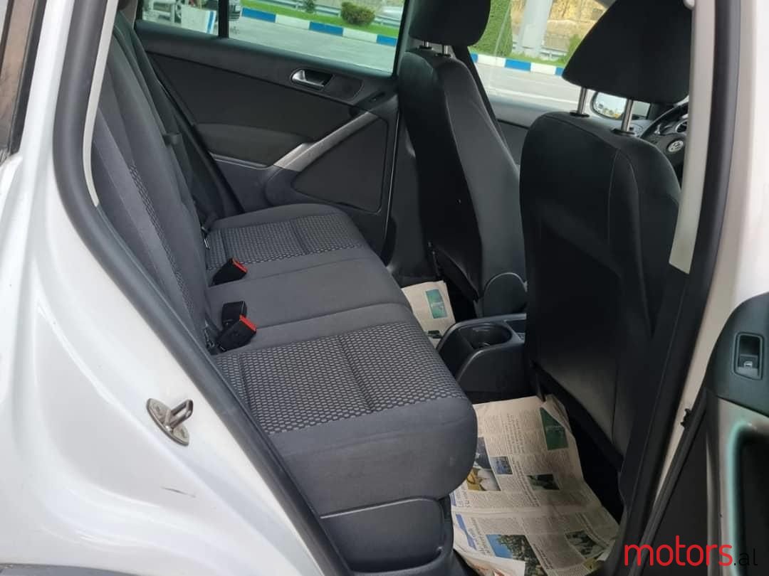 2010' Volkswagen Tiguan photo #3