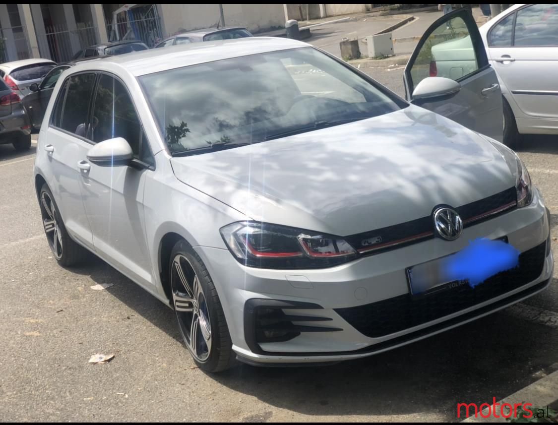 2018' Volkswagen Golf photo #2