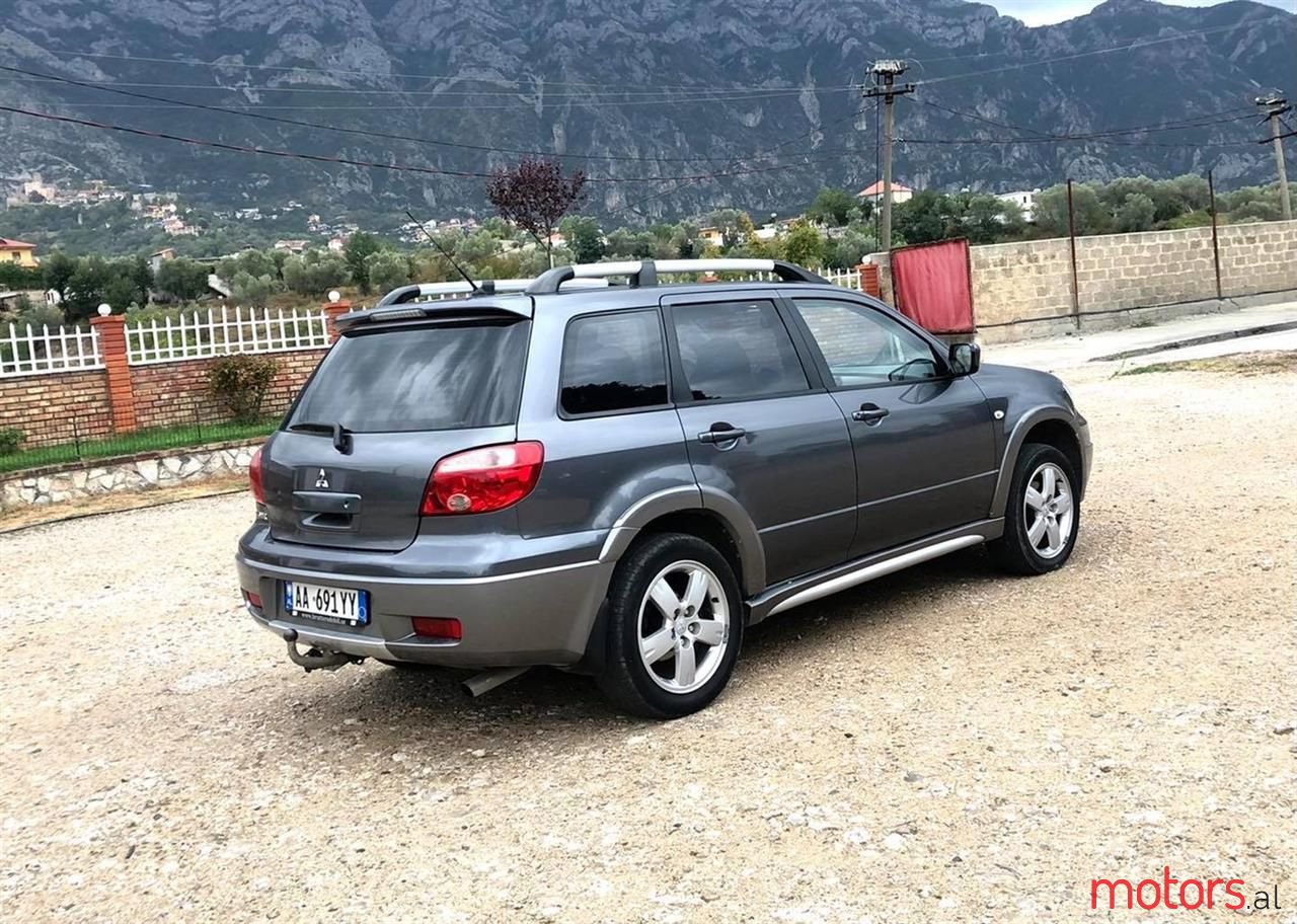 2006' Mitsubishi Outlander photo #2