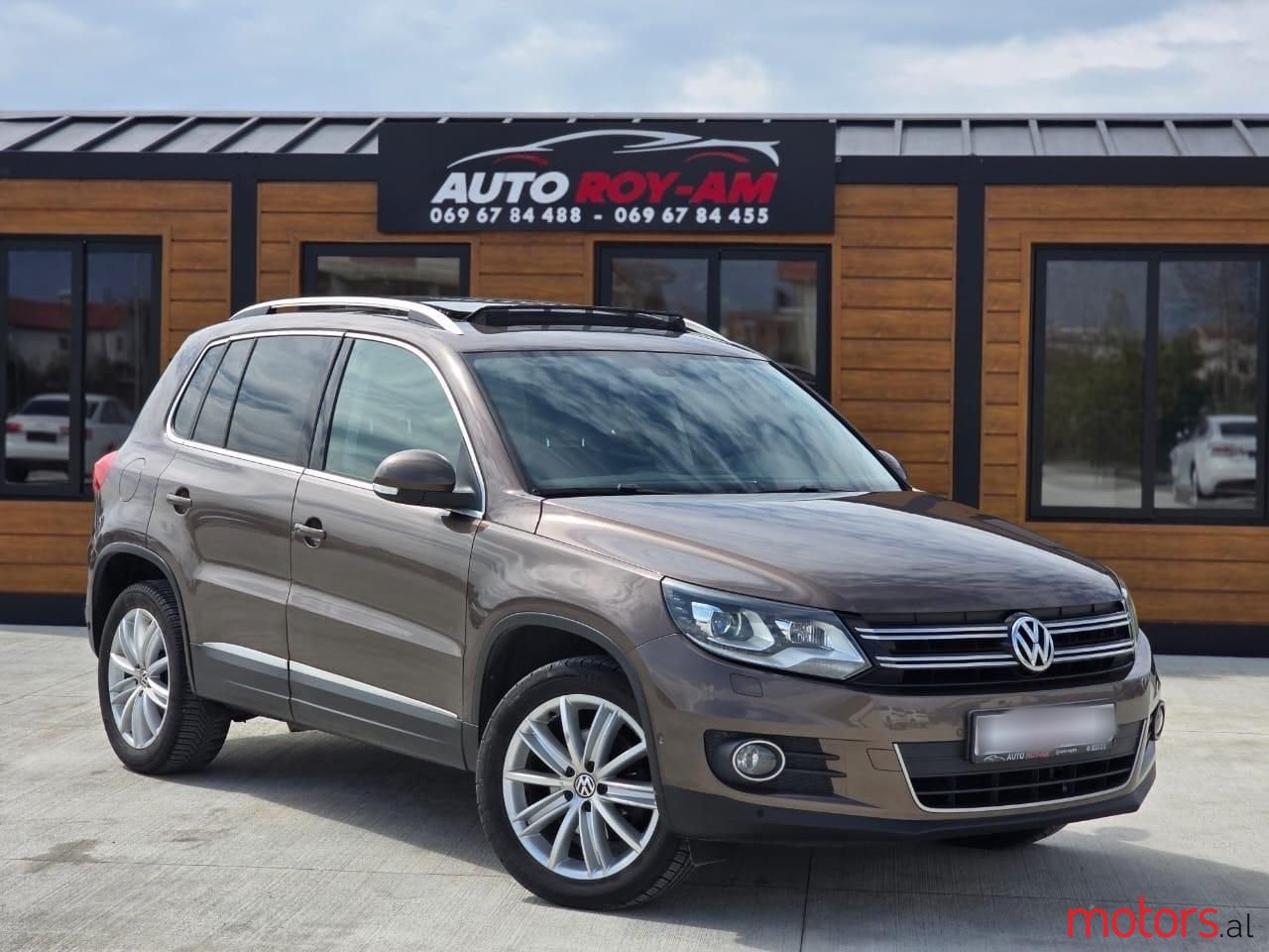 2012' Volkswagen Tiguan photo #2