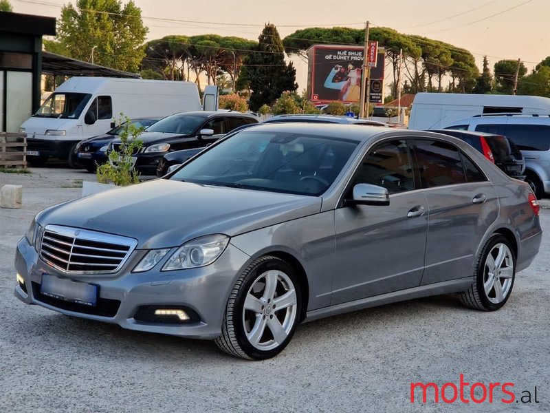 2009' Mercedes-Benz E 220 photo #1