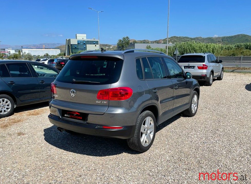 2012' Volkswagen Tiguan photo #3