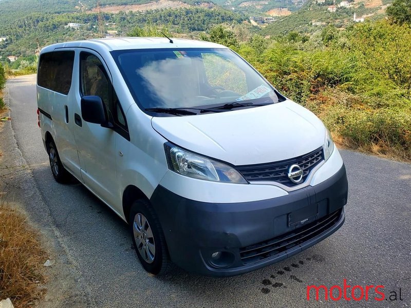 2012' Nissan NV200 photo #2