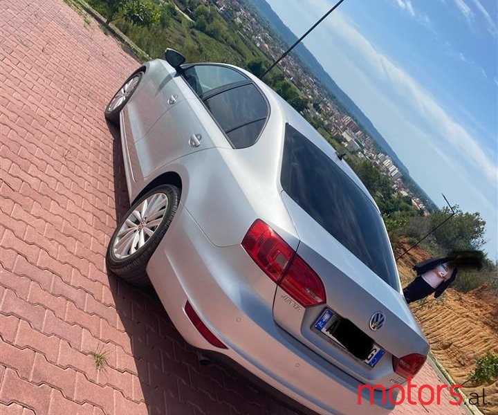 2012' Volkswagen Jetta photo #4