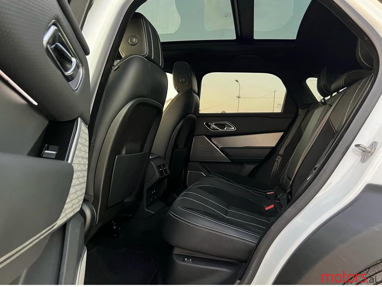 2018' Land Rover Range Rover Velar photo #3