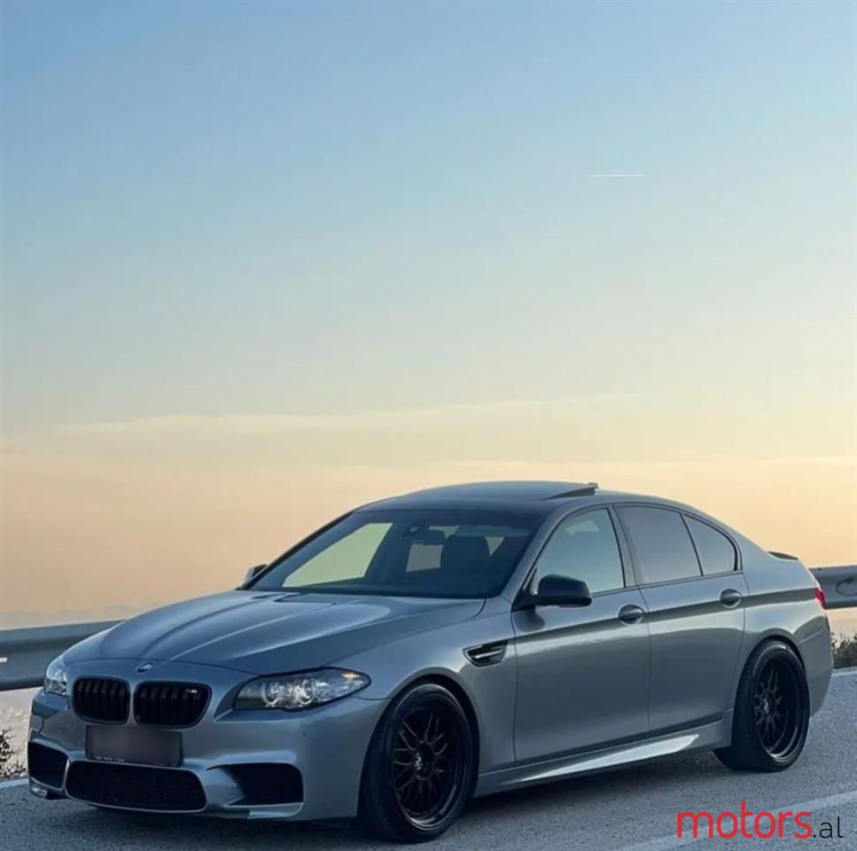 2011' BMW 528 photo #1