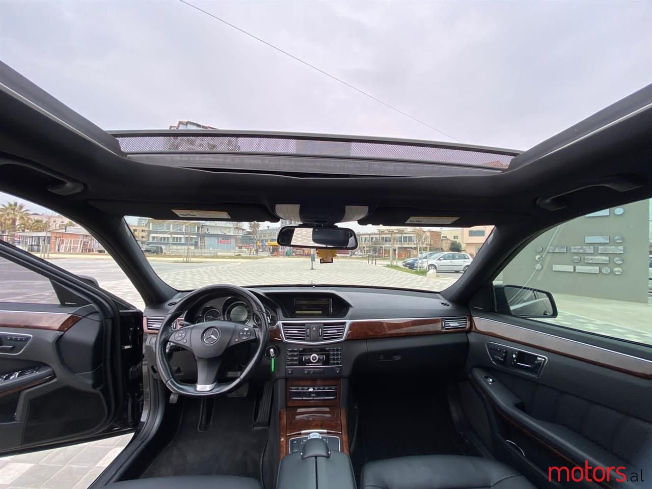 2011' Mercedes-Benz E 350 photo #4