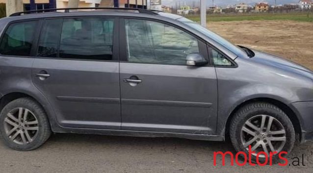 2005' Volkswagen Touran photo #1