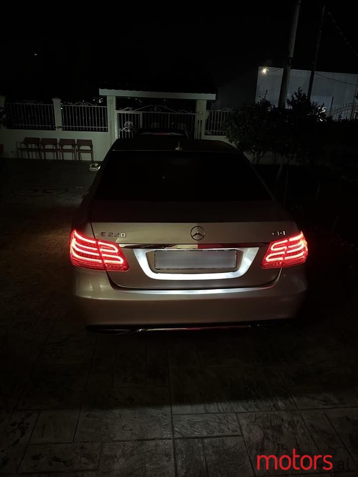 2013' Mercedes-Benz E 220 photo #6
