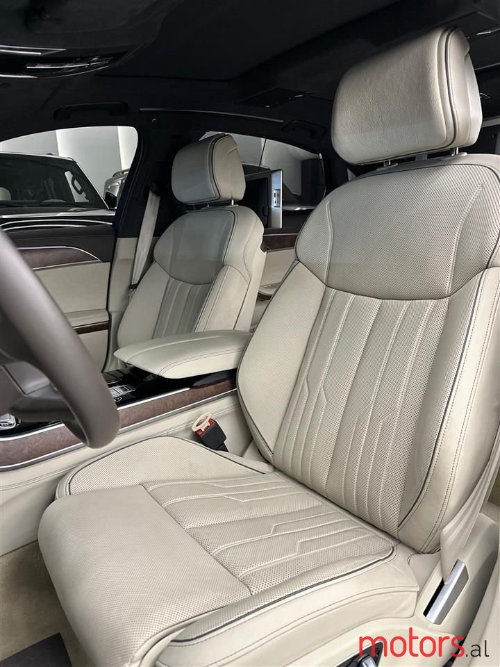 2022' Audi A8 photo #2