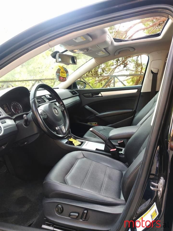 2012' Volkswagen Passat photo #5