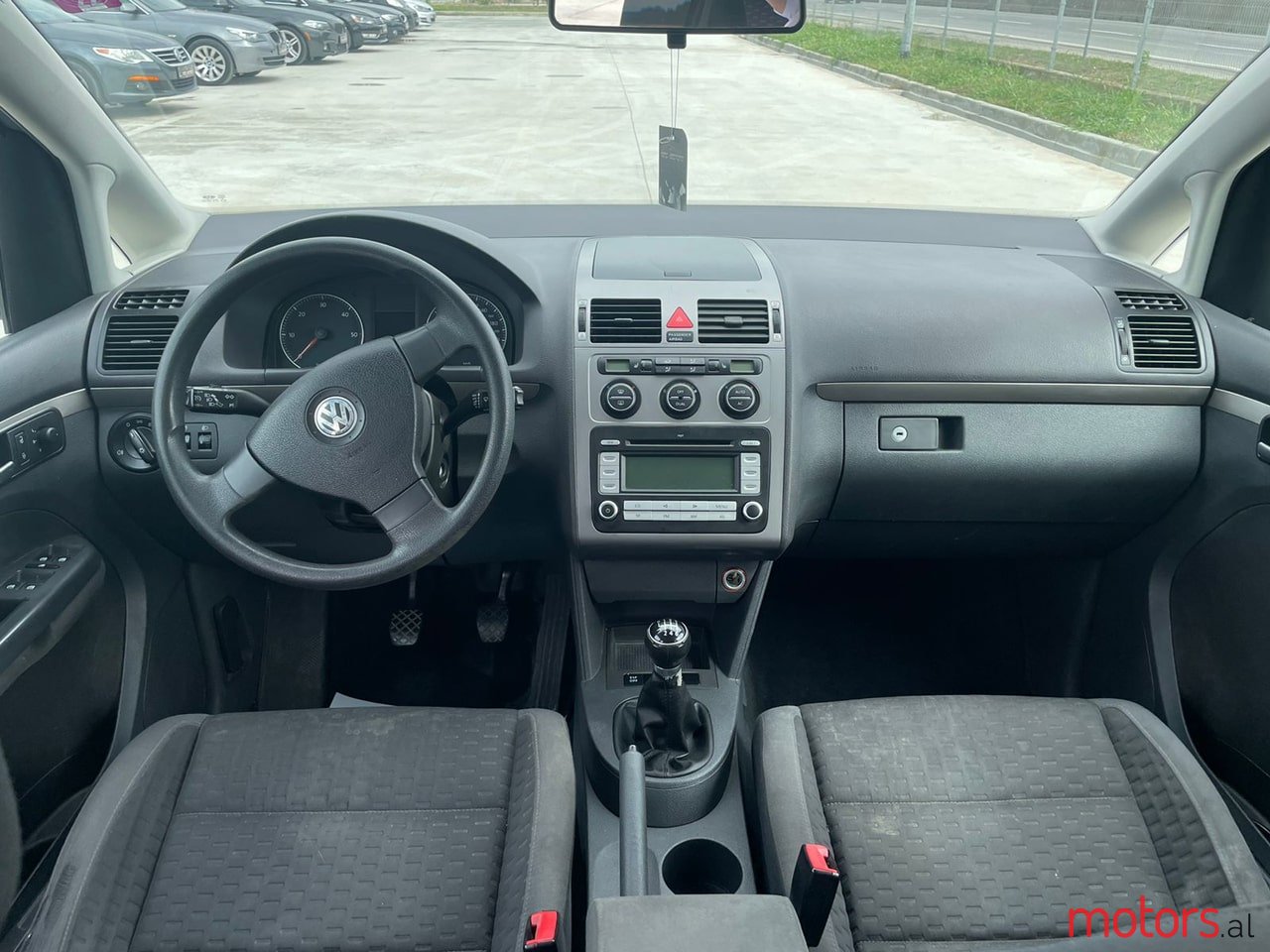 2007' Volkswagen Touran photo #5