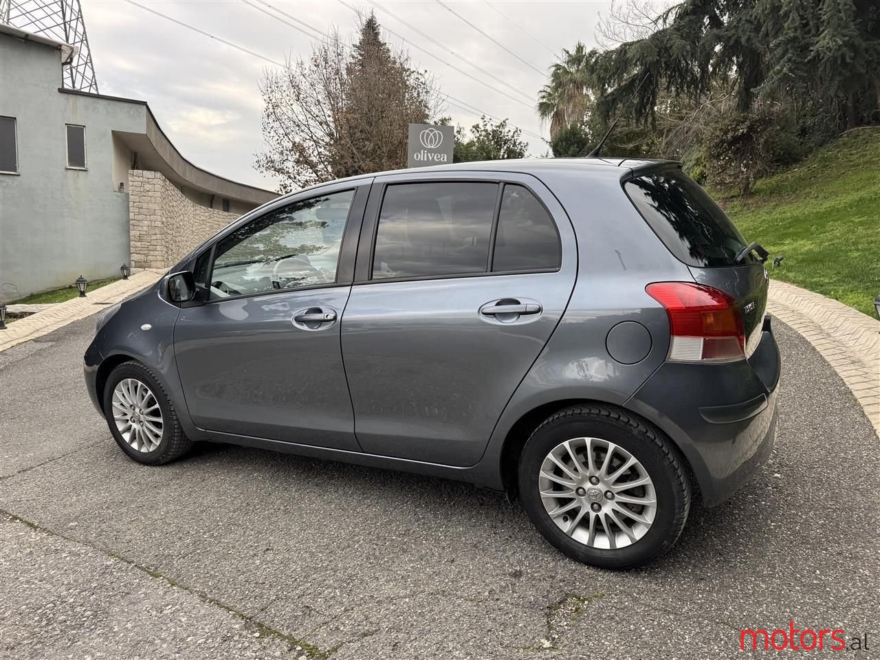 2009' Toyota Yaris photo #2