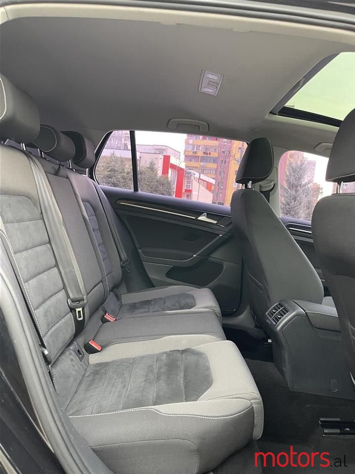 2016' Volkswagen Golf photo #6