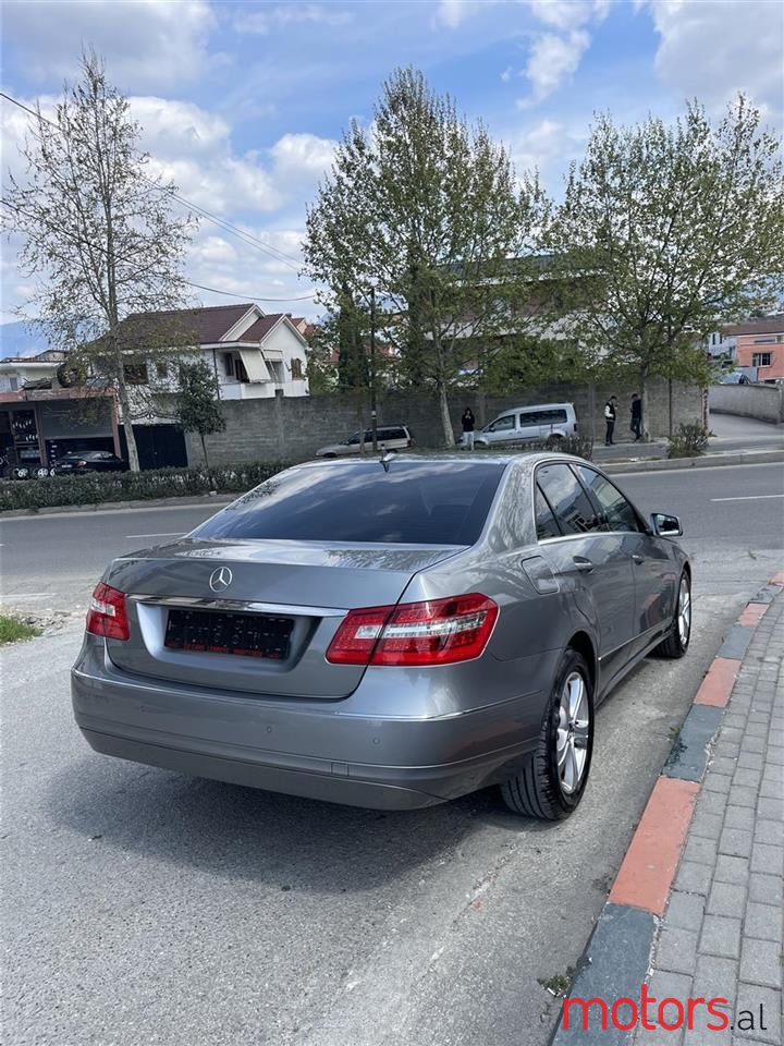 2010' Mercedes-Benz E 220 photo #3