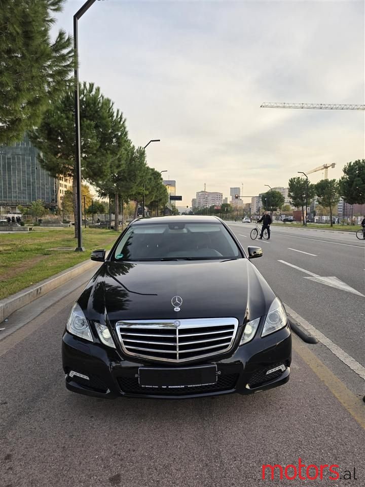 2010' Mercedes-Benz E 220 photo #2