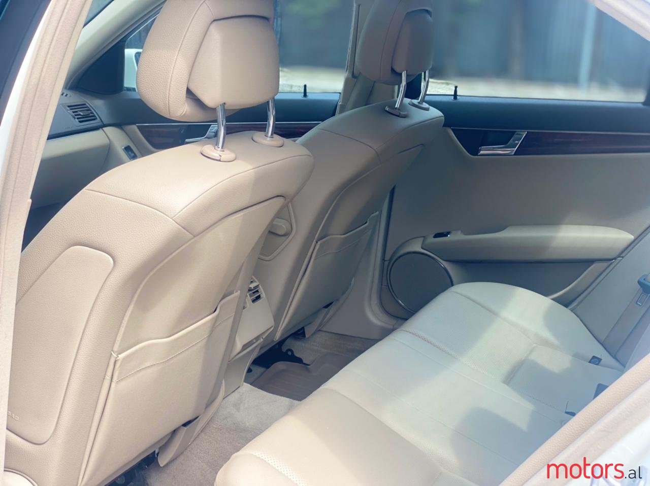 2011' Mercedes-Benz C-Class photo #7