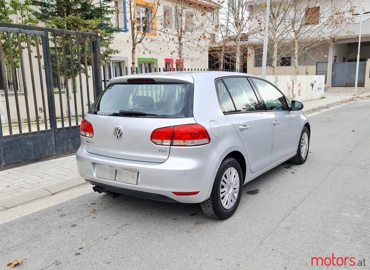 2009' Volkswagen Golf photo #2