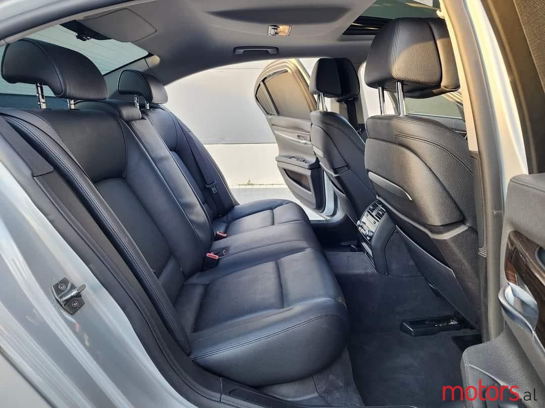 2013' BMW 740 photo #4