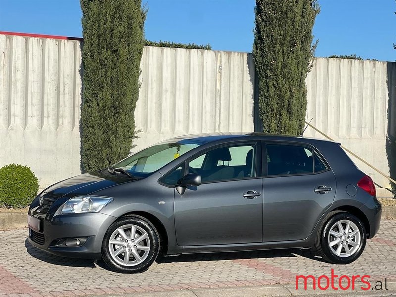 2008' Toyota Auris photo #2