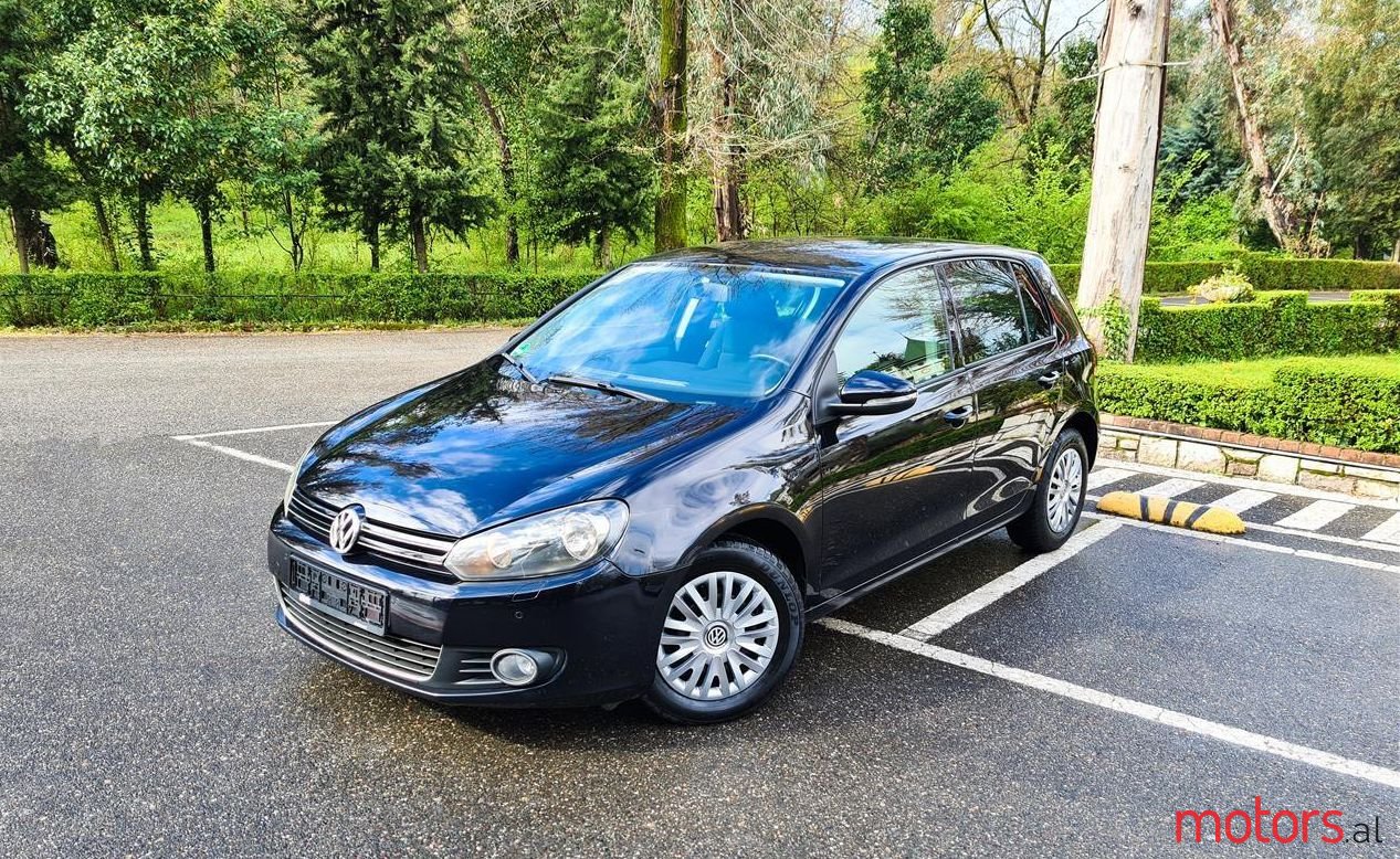 2009' Volkswagen Golf photo #1