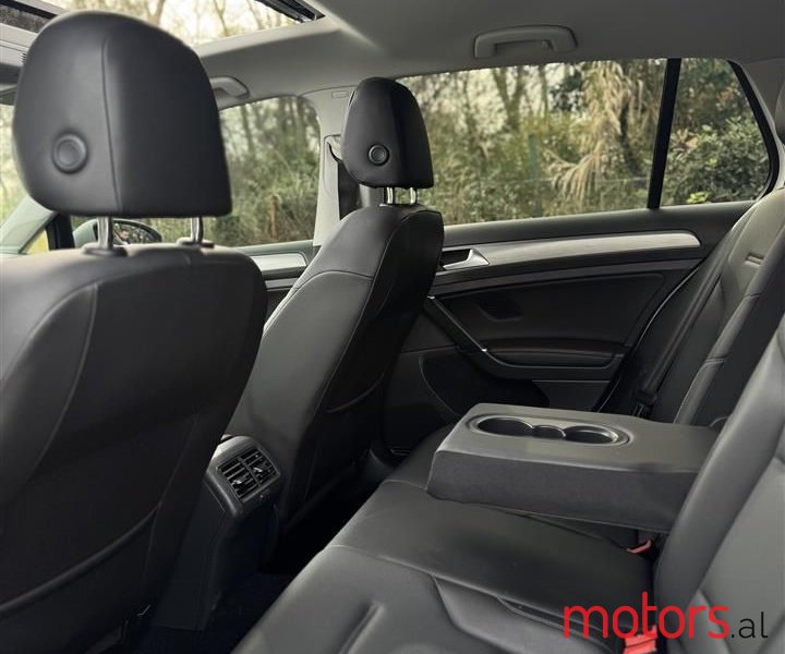 2016' Volkswagen Golf photo #5