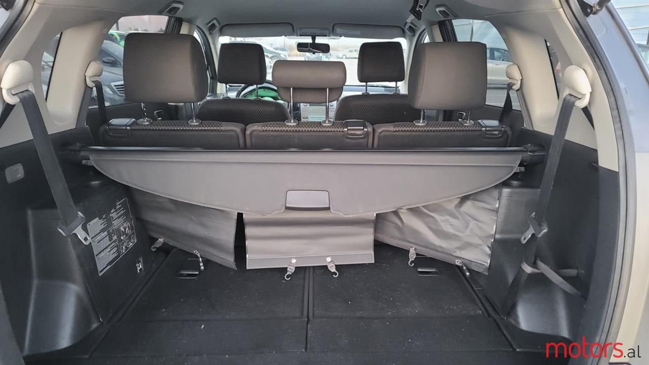 2009' Toyota Corolla Verso photo #6