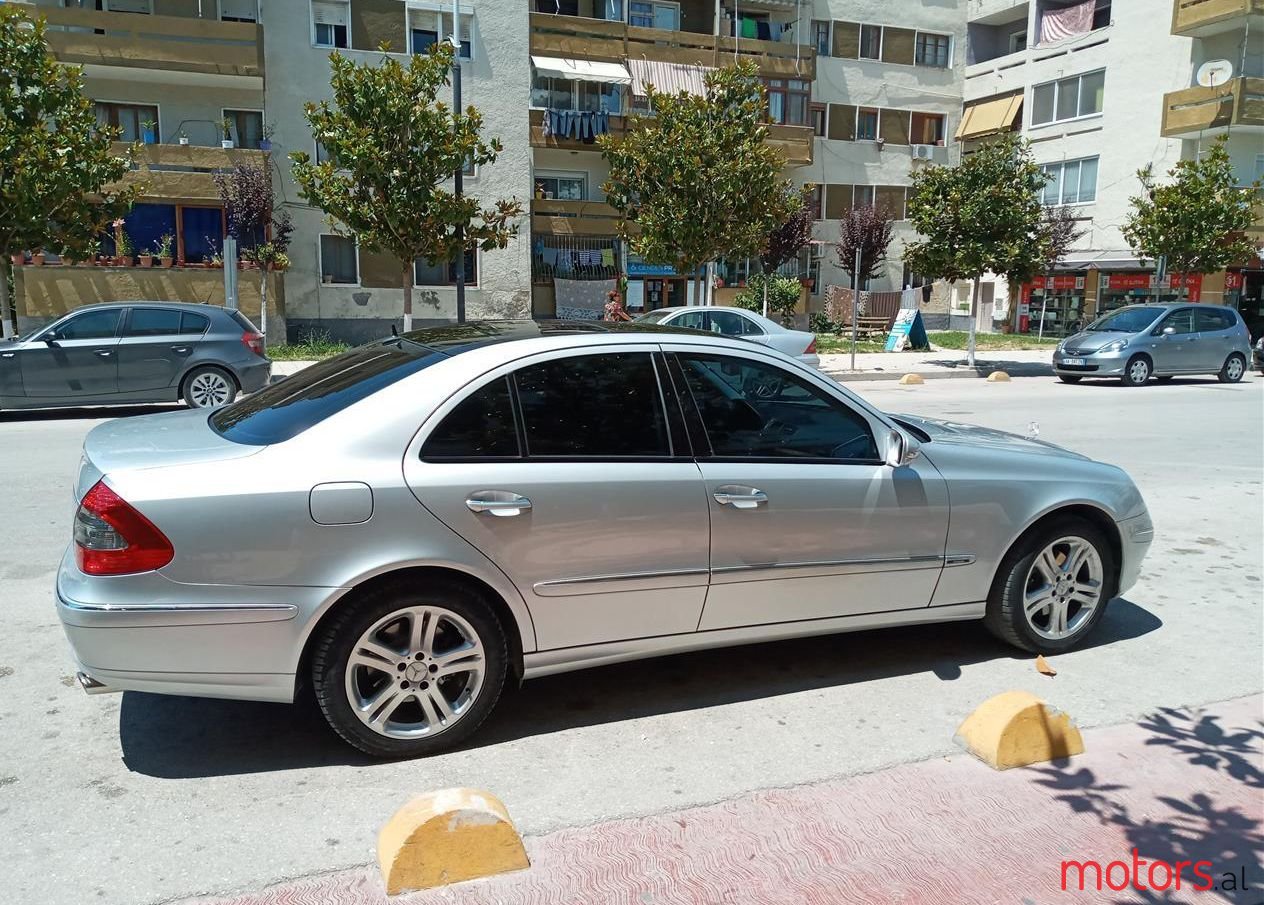 2008' Mercedes-Benz E 320 photo #1