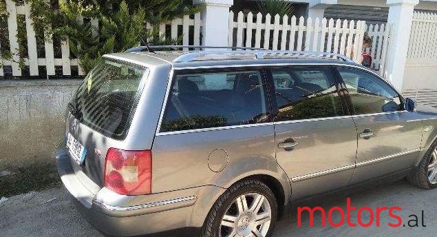 2003' Volkswagen Passat photo #1