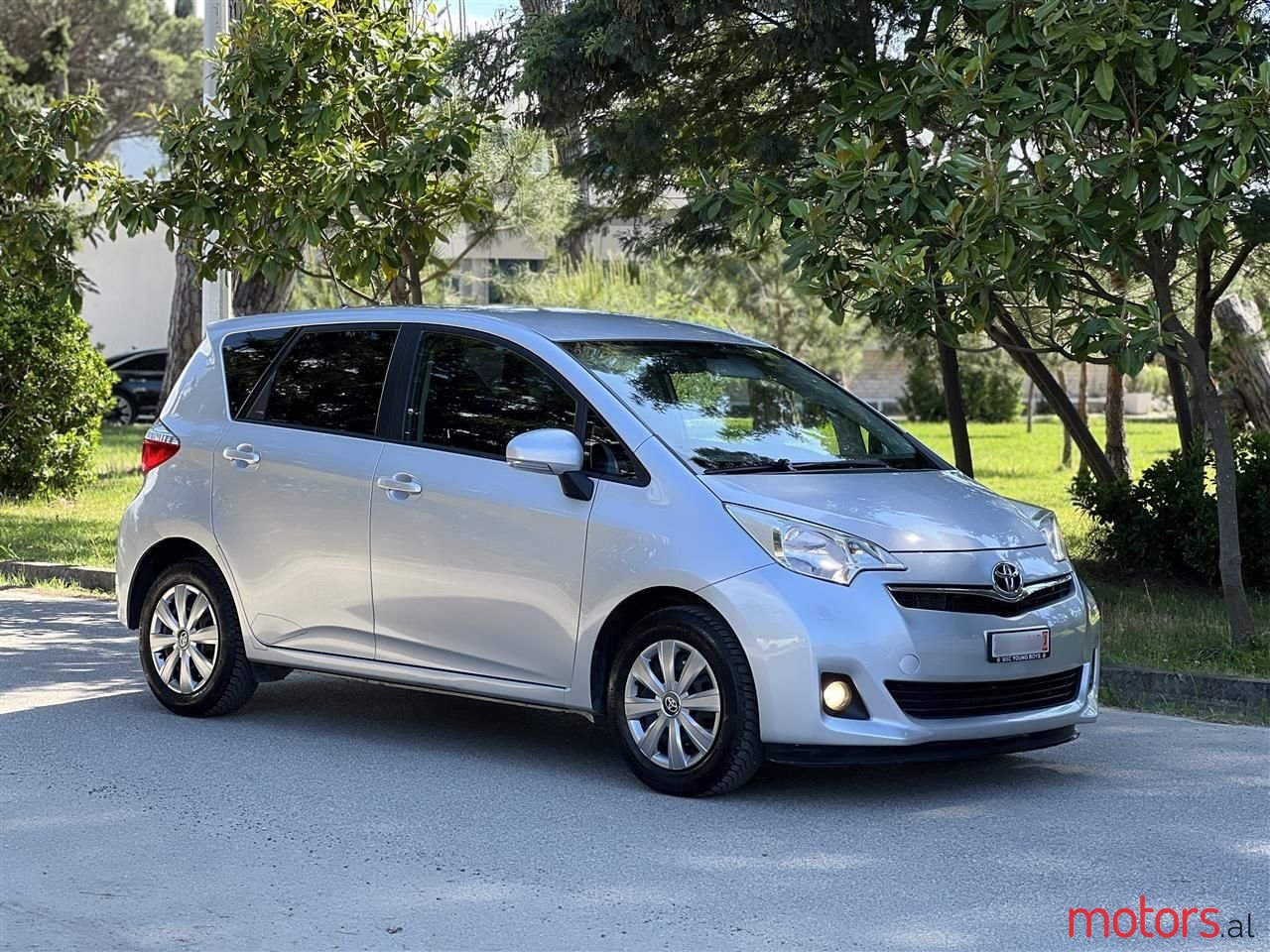 2011' Toyota Verso-S photo #4