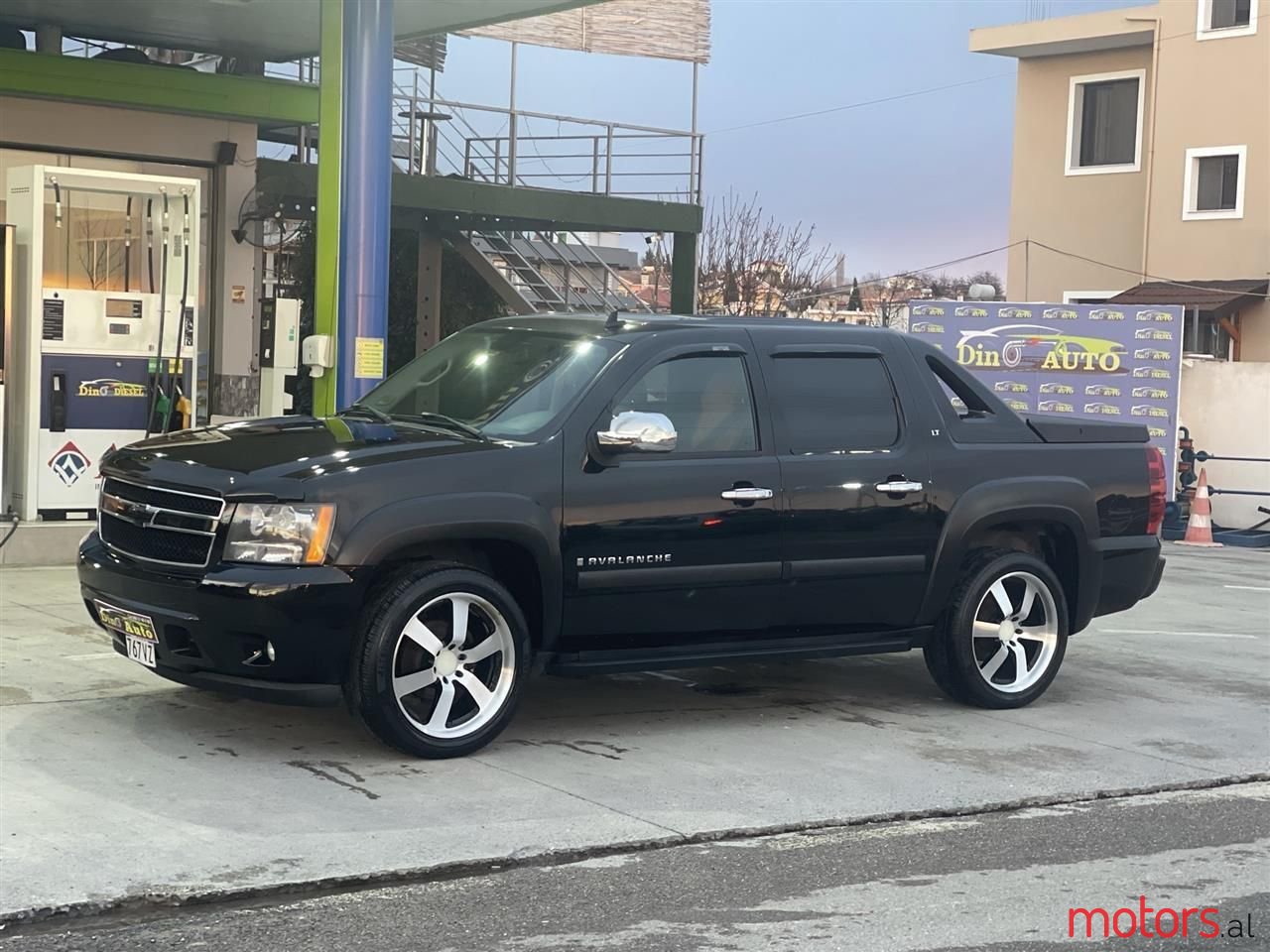 2007' Chevrolet Avalanche photo #1