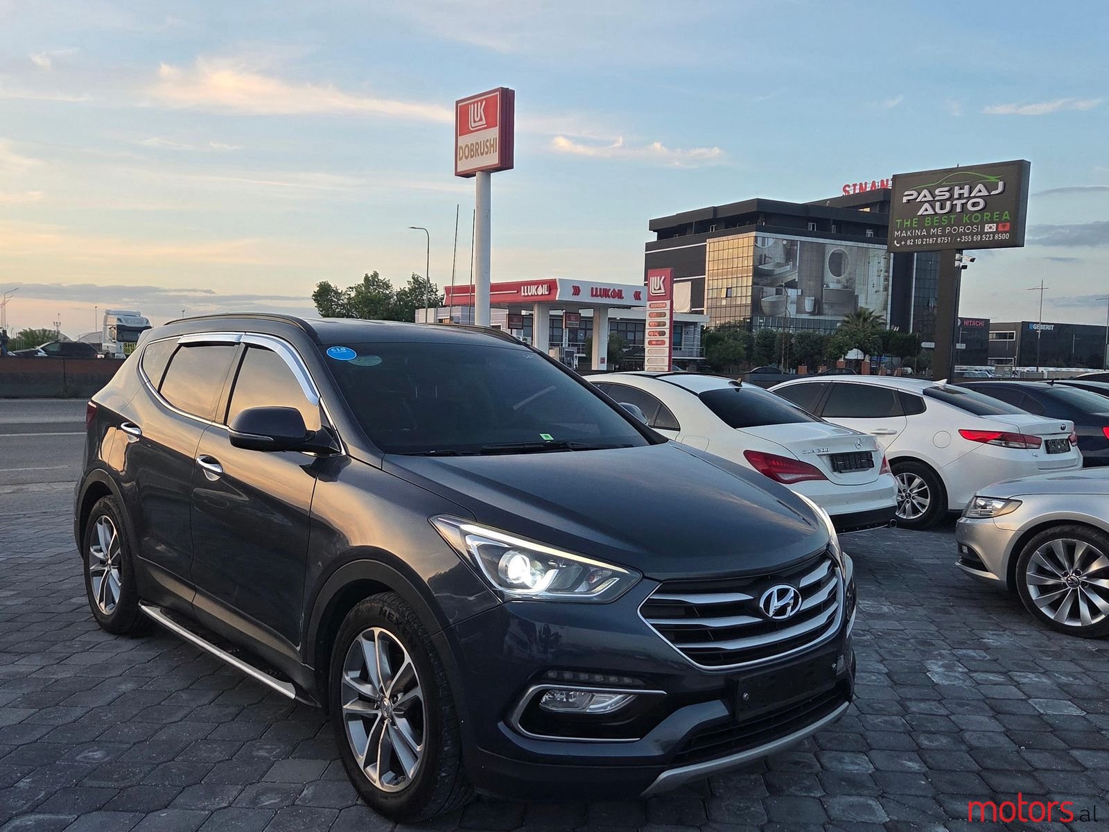 2016' Hyundai Santa Fe photo #1