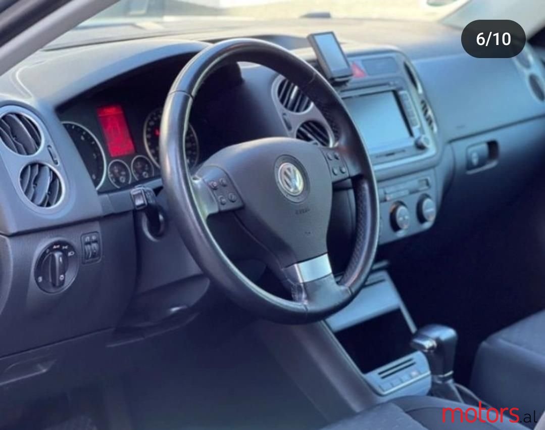2009' Volkswagen Tiguan photo #2