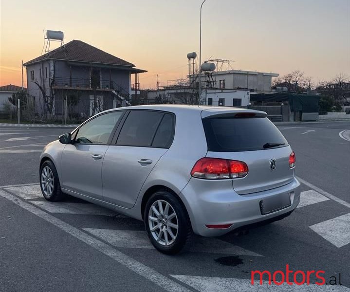 2010' Volkswagen Golf photo #5