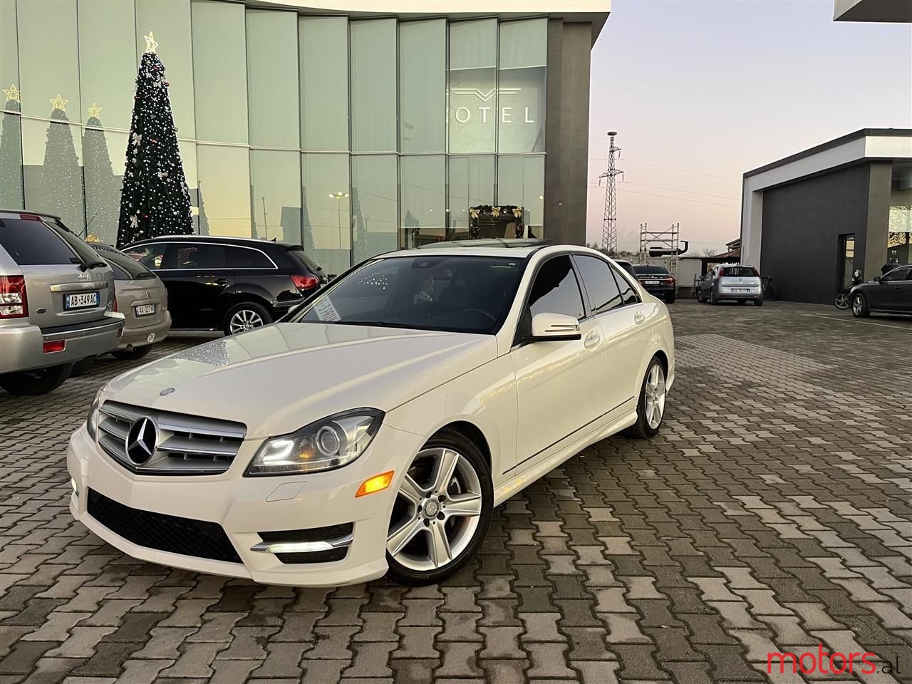 2012' Mercedes-Benz C 300 photo #1