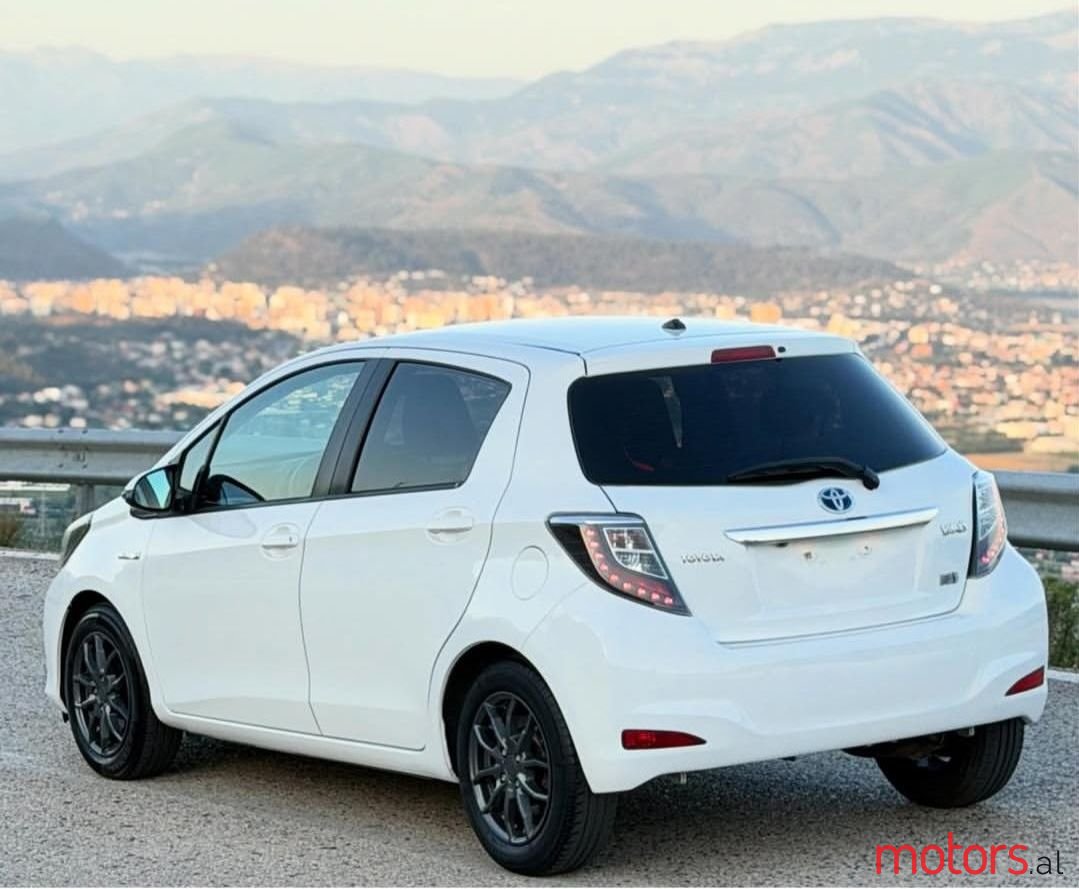 2013' Toyota Yaris photo #5