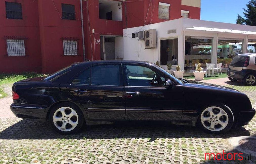 2000' Mercedes-Benz E 220 photo #1
