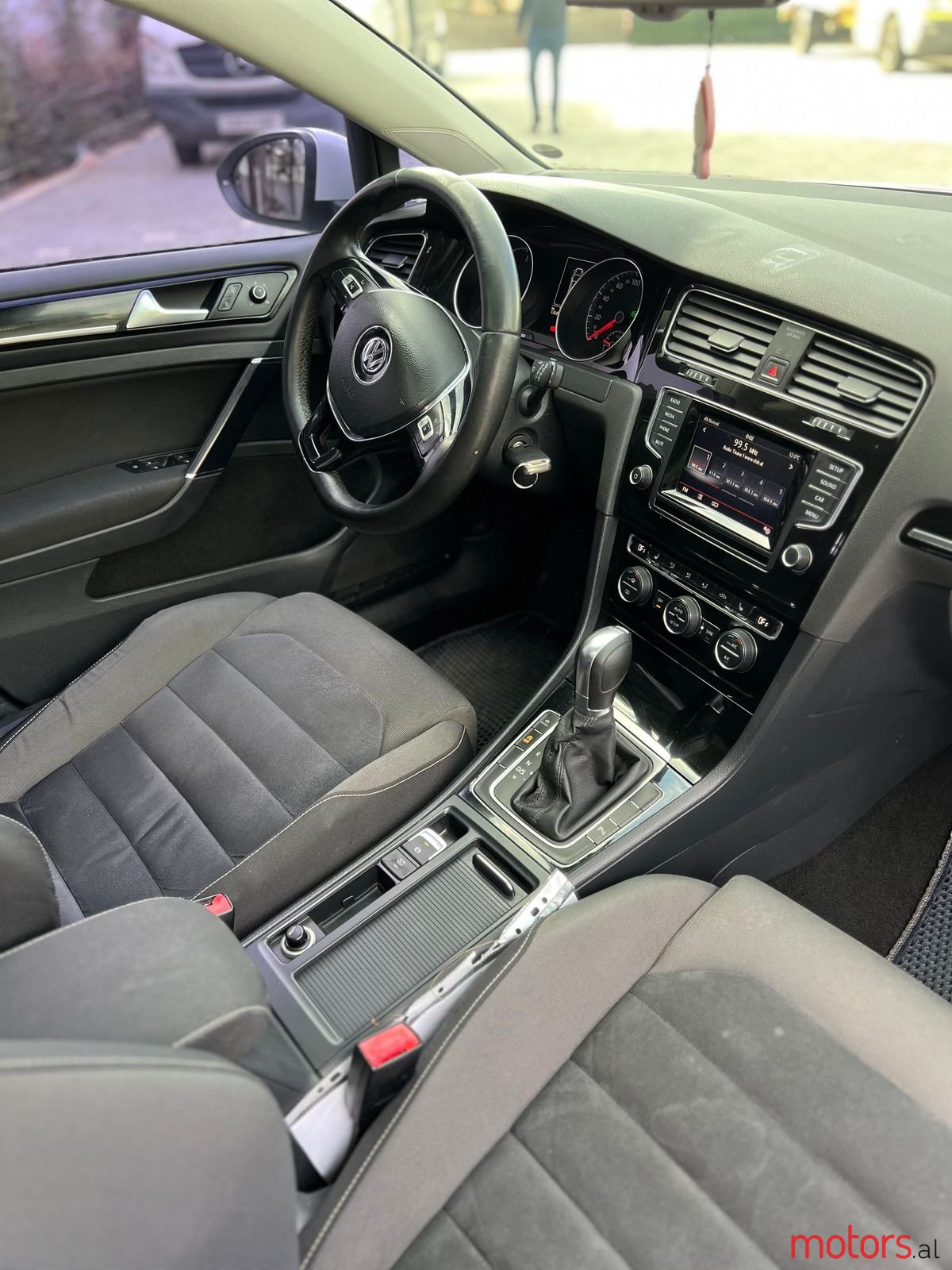 2014' Volkswagen Golf photo #5