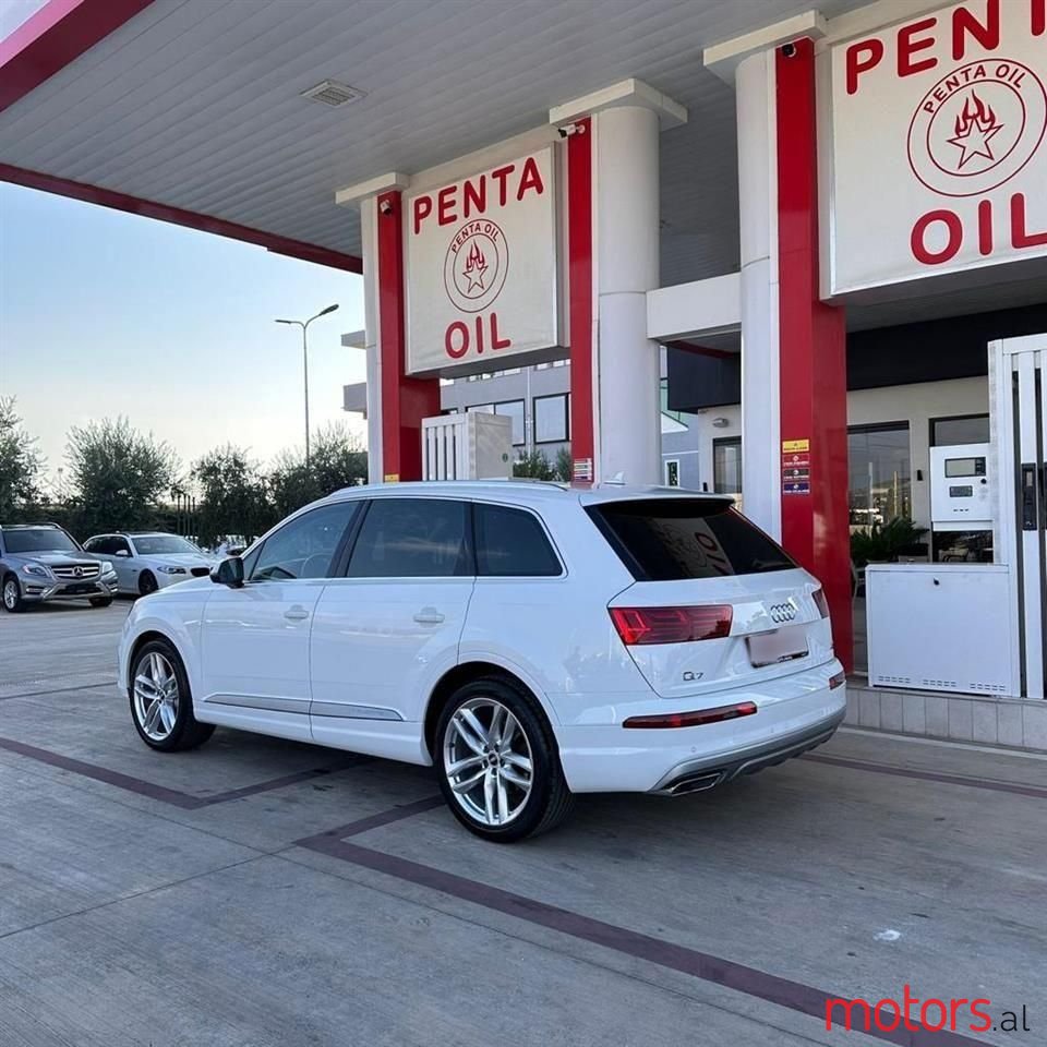 2017' Audi Q7 photo #4