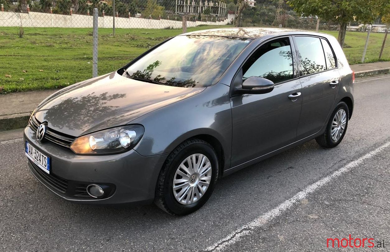 2011' Volkswagen Golf photo #1