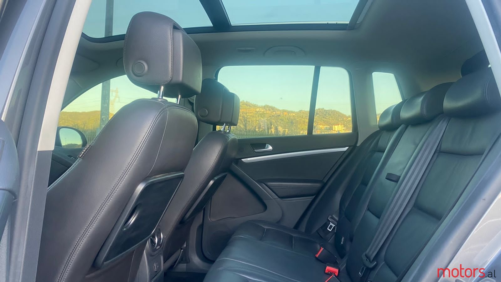 2016' Volkswagen Tiguan photo #4