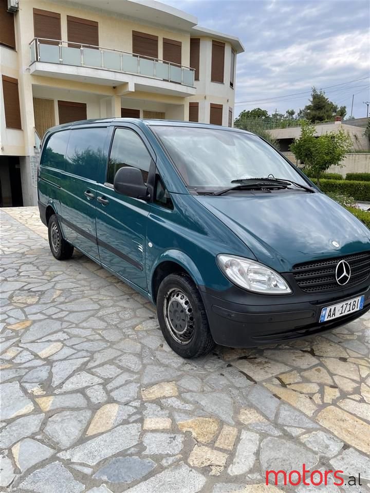 2005' Mercedes-Benz 220 photo #1