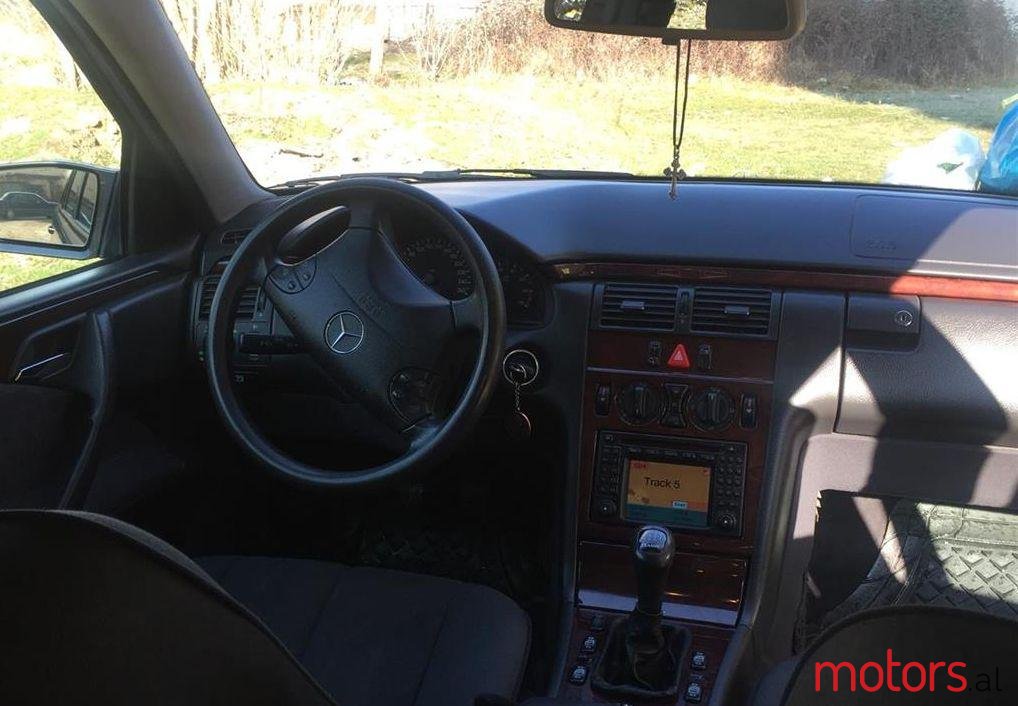 2002' Mercedes-Benz E 240 photo #1