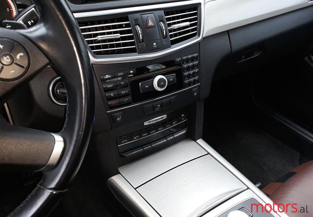 2009' Mercedes-Benz E 350 photo #2