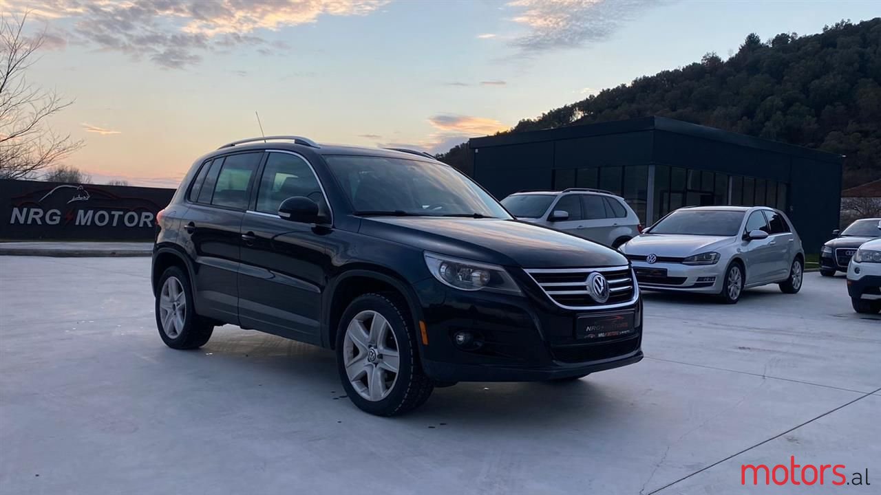 2010' Volkswagen Tiguan photo #3