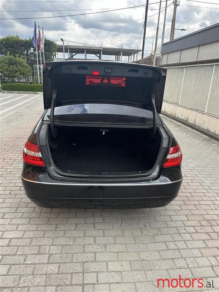 2011' Mercedes-Benz E 220 photo #6