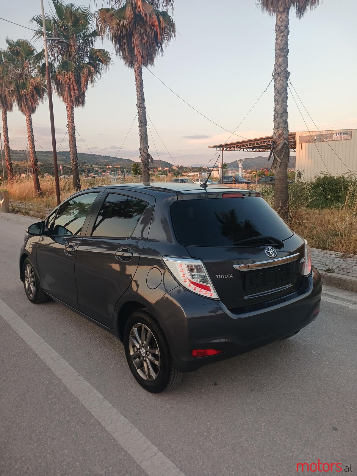 2014' Toyota Yaris photo #4